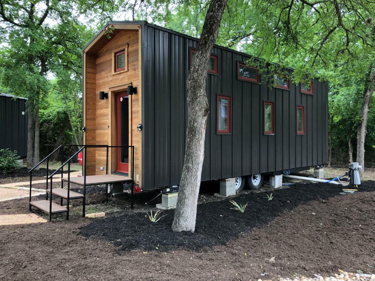 Austin'S Original Tiny Home Hotel/ Oak Forest ภายนอก รูปภาพ