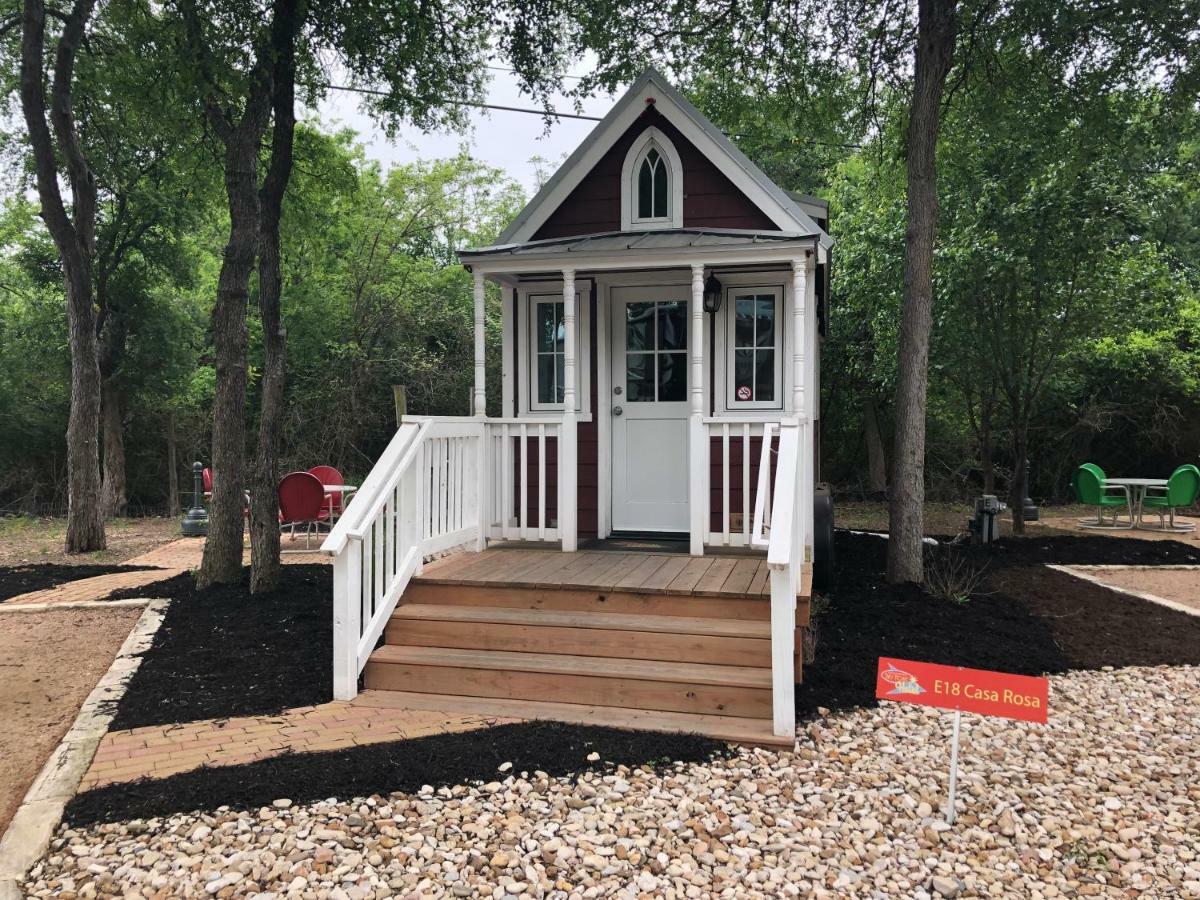 Austin'S Original Tiny Home Hotel/ Oak Forest ภายนอก รูปภาพ