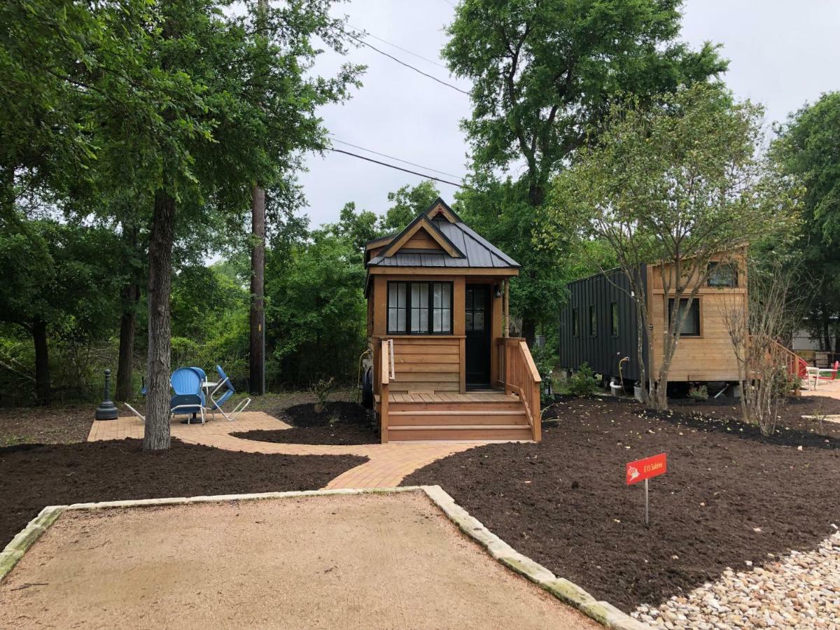 Austin'S Original Tiny Home Hotel/ Oak Forest ภายนอก รูปภาพ