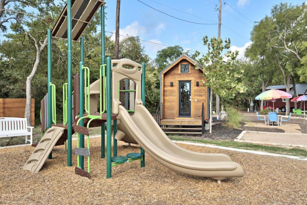 Austin'S Original Tiny Home Hotel/ Oak Forest ภายนอก รูปภาพ